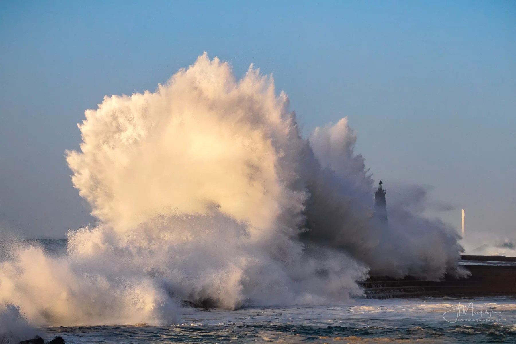 Waves hitting Bajamar lighthouse