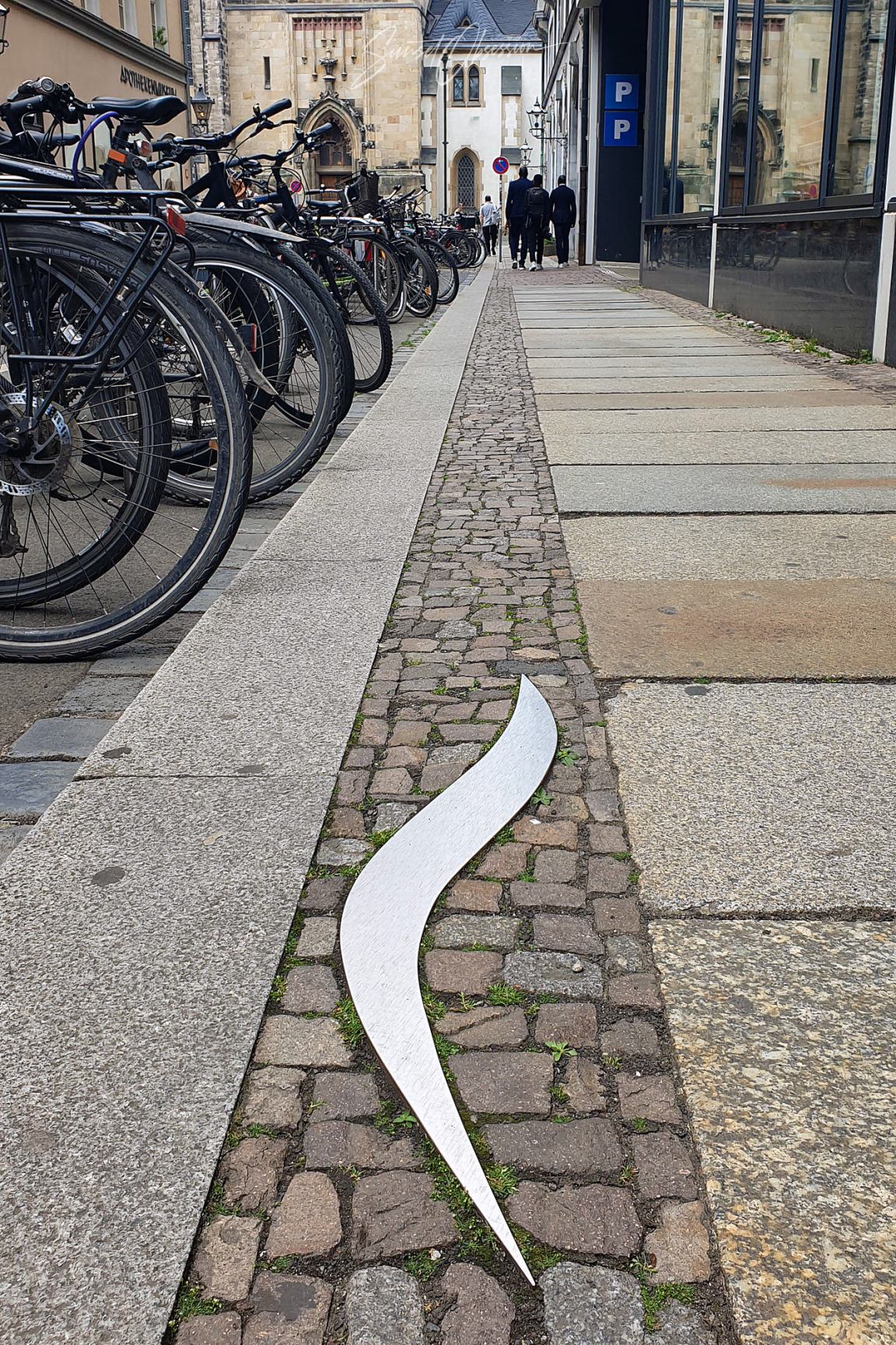 Such and similar symbols on the pavements in Leipzig denote the Music Trail