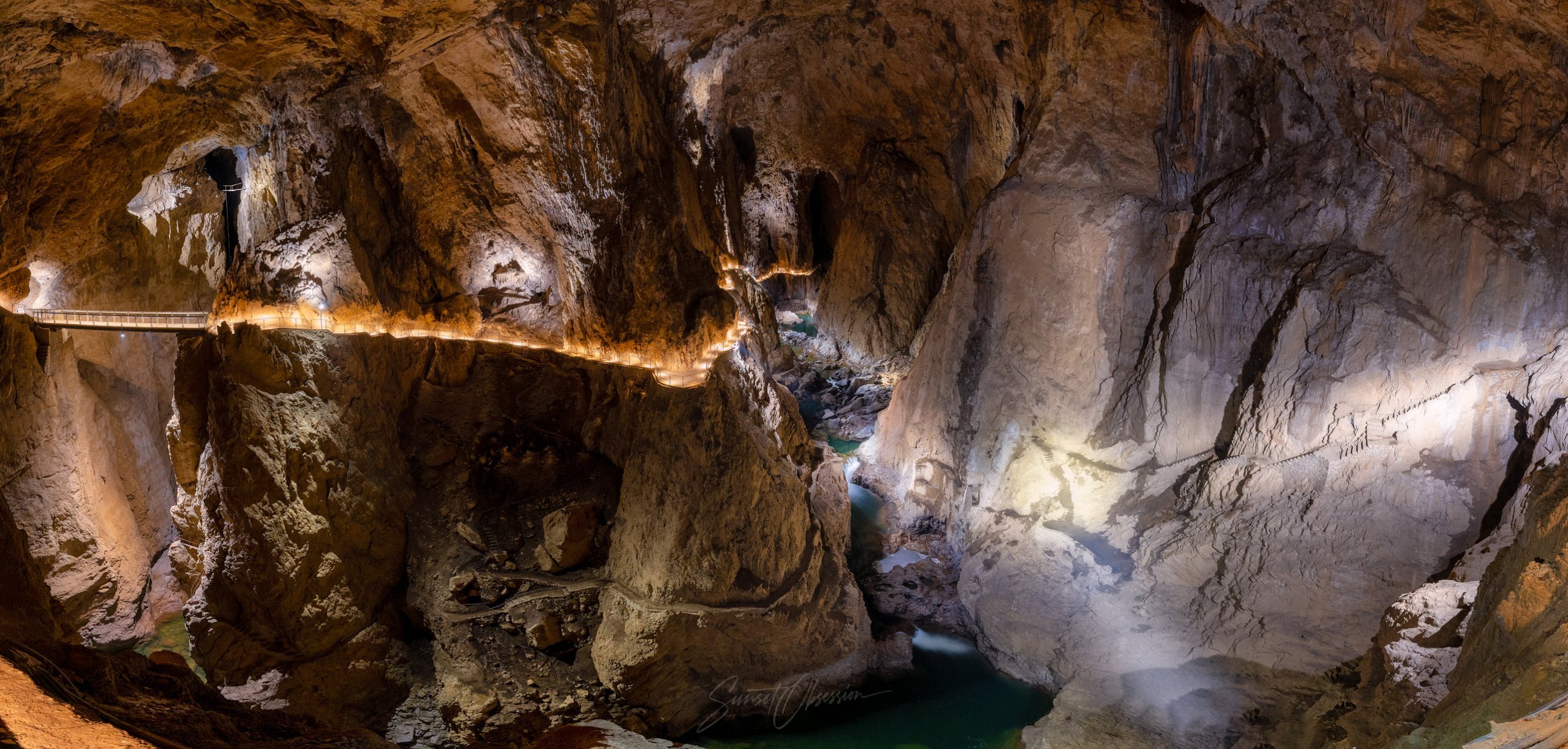 Cerkvenik Bridge and Hanke channel to the left, the underground canyon straight ahead