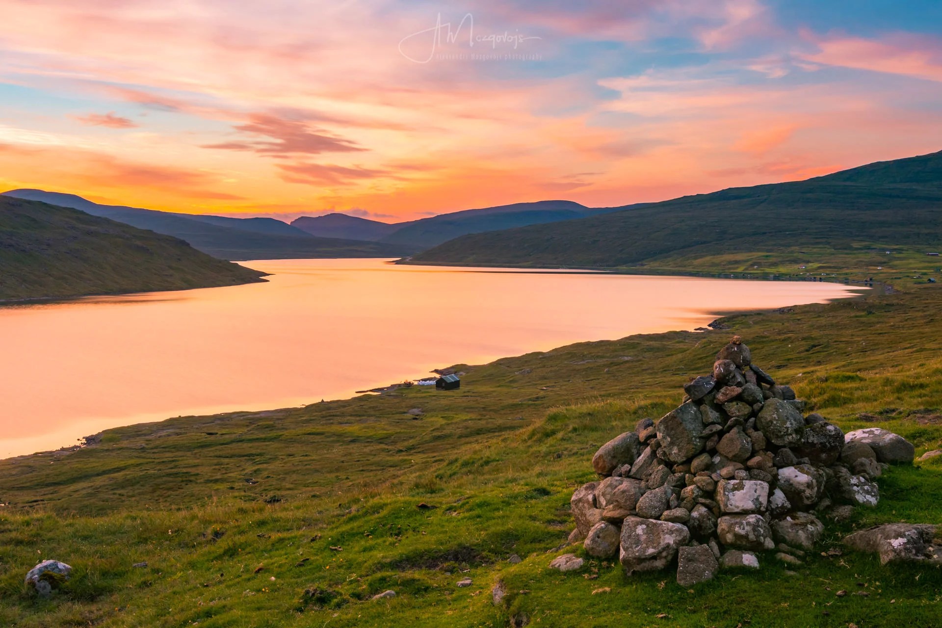 A fabulous sunset over lake Leitisvatn on the Hike to Trælanípa